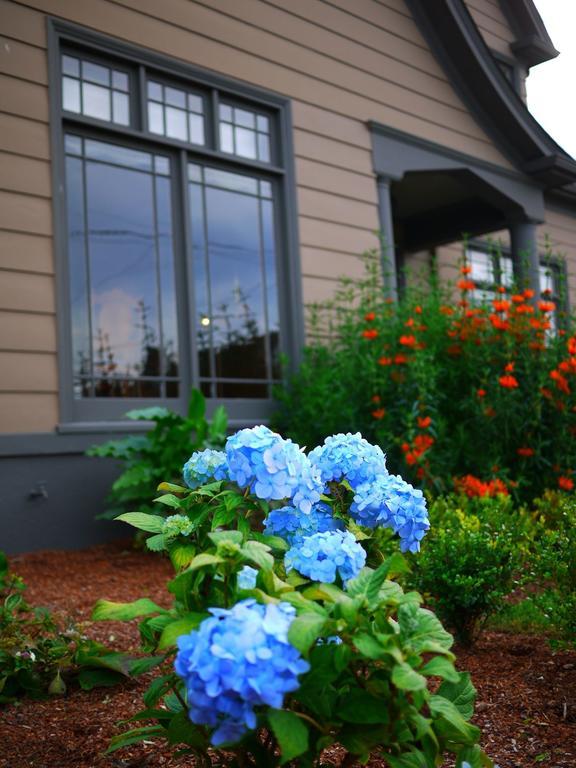 Hydrangea Inn Eureka Room photo